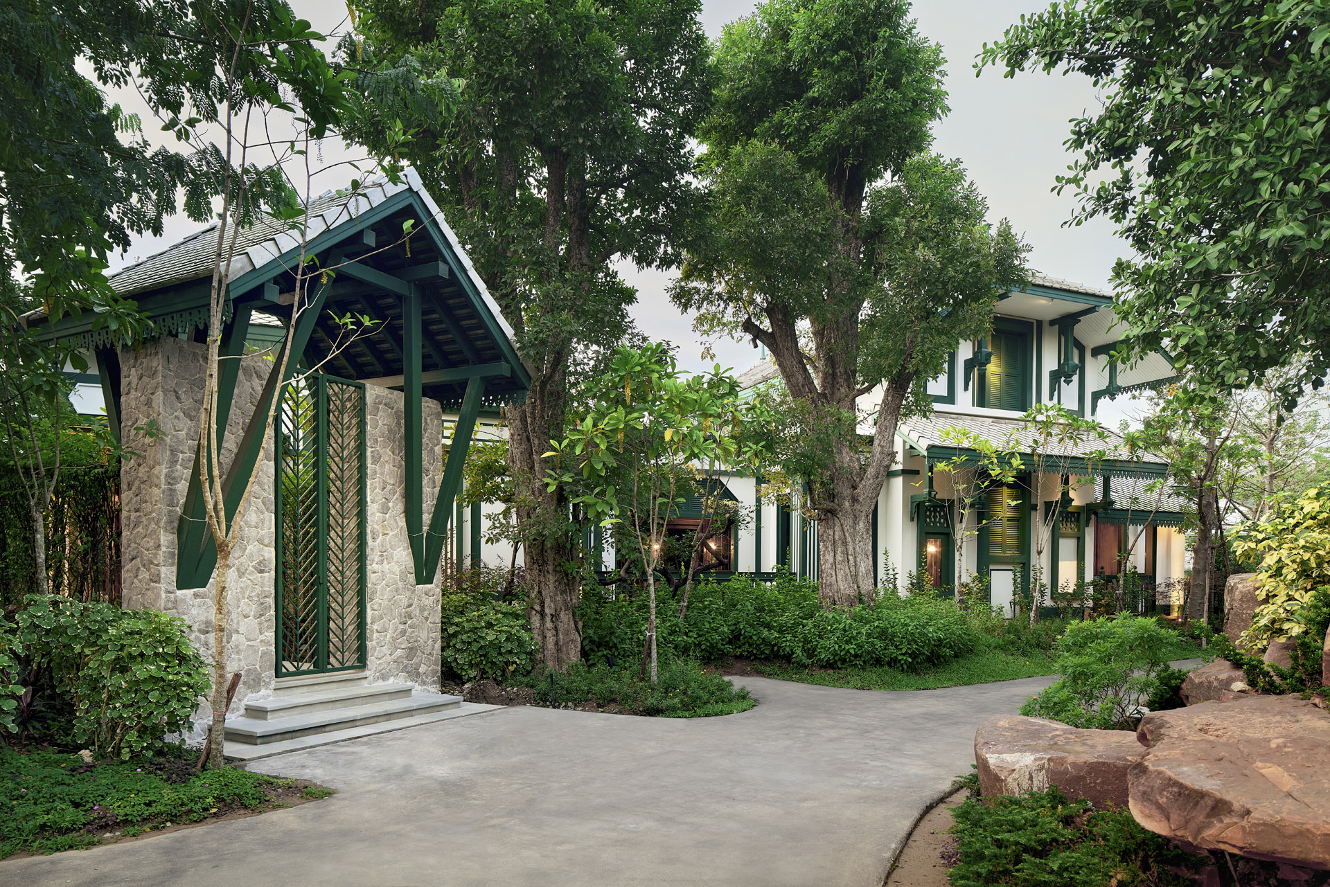 an outdoor pathway at intercontinental khao yai resort