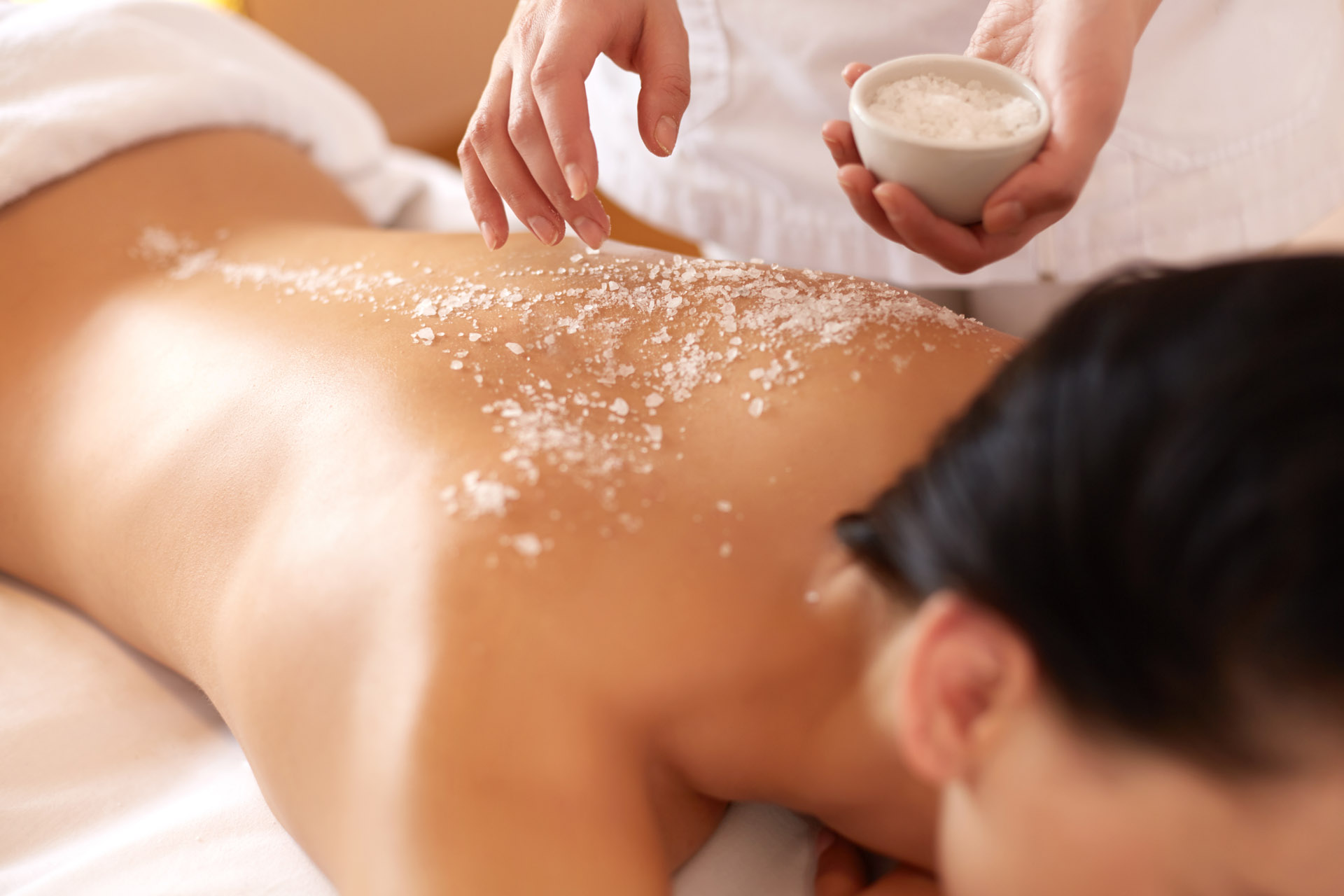 rock salt body scrub back massage